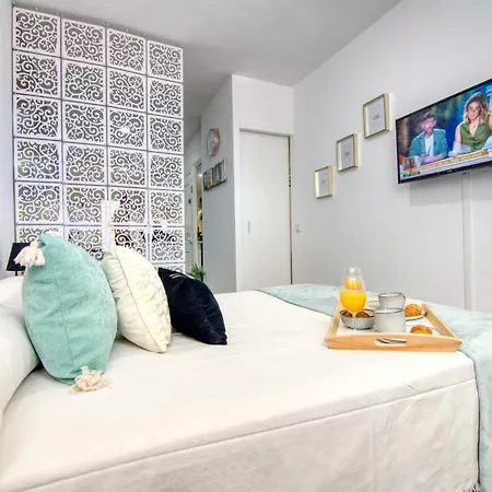 Alhamar Beachfront In Calahonda Apartment *