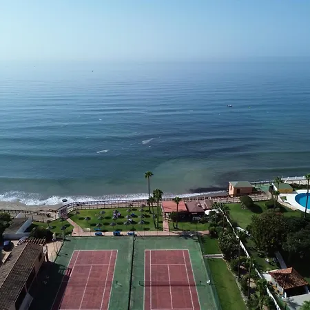 Alhamar Beachfront In Calahonda Apartment *